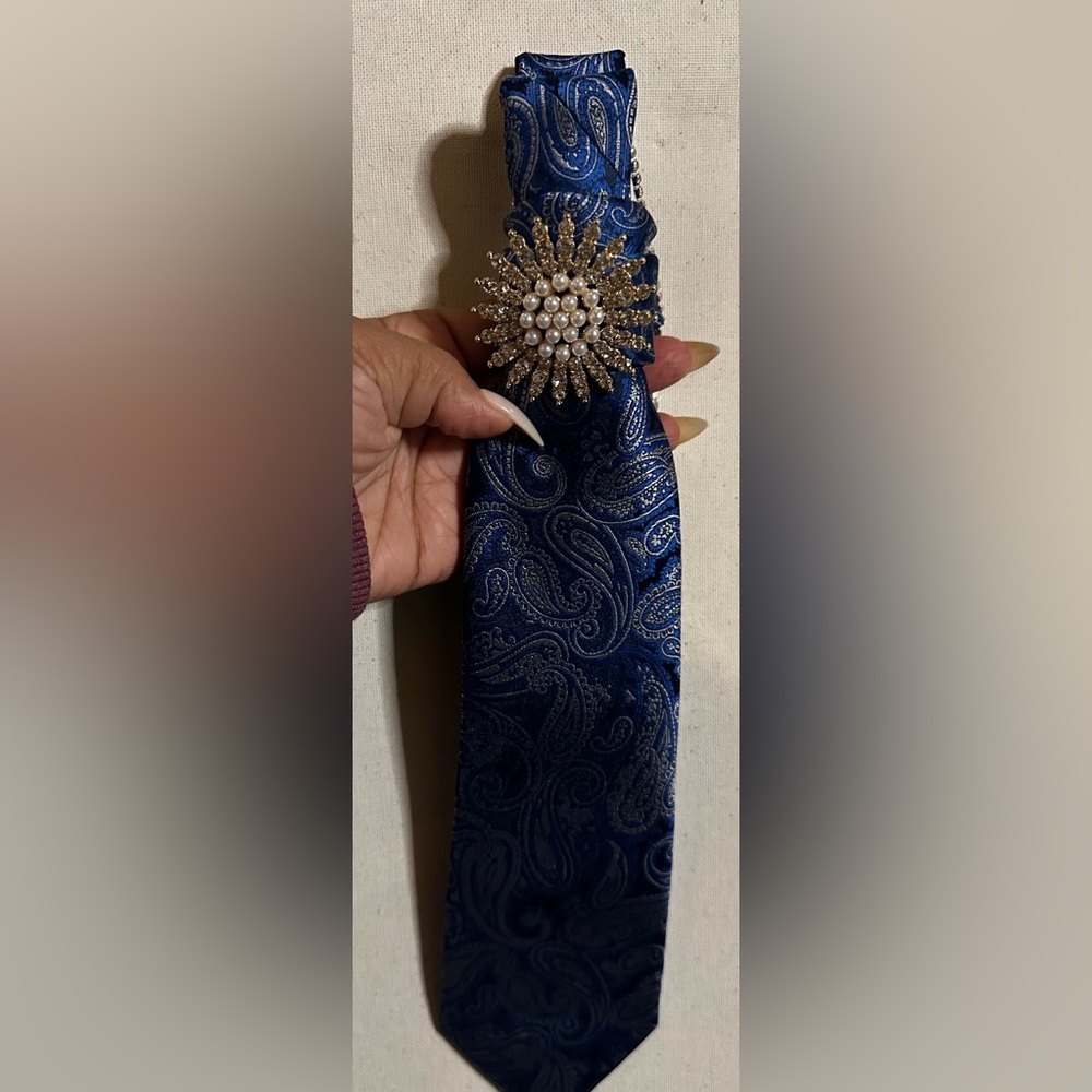 Elegant Blue Paisley Tie